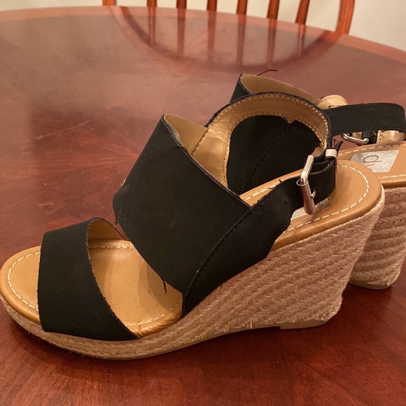 🦊 DV black wedge. Dress up any outfit. - Picture 4 of 6